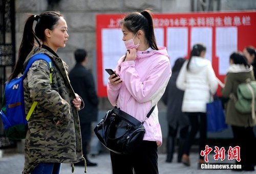 上戏表演专业开考 美女如云明星范儿十足